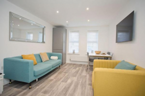 Sea Air - 2 Bedrooms - Parking - Mins to Beach
